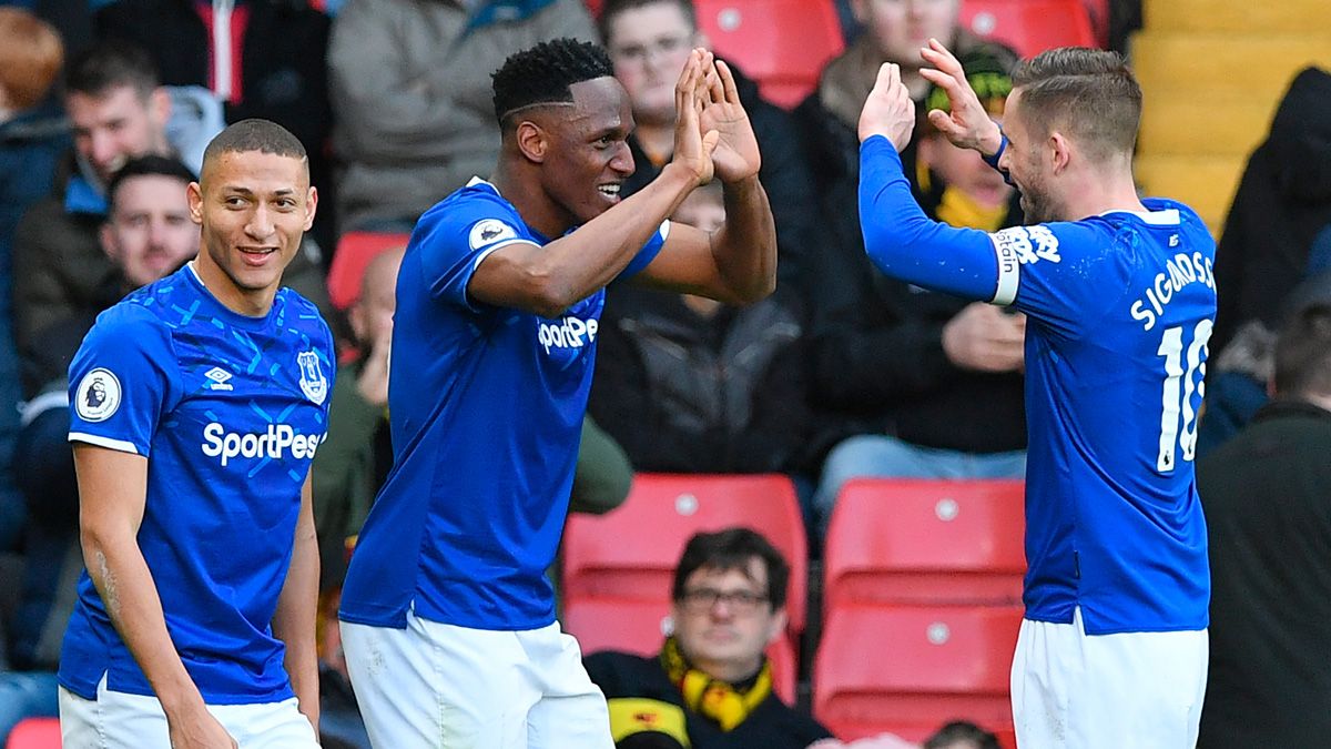Yerry Mina celebrates a goal of Everton in the Premier League