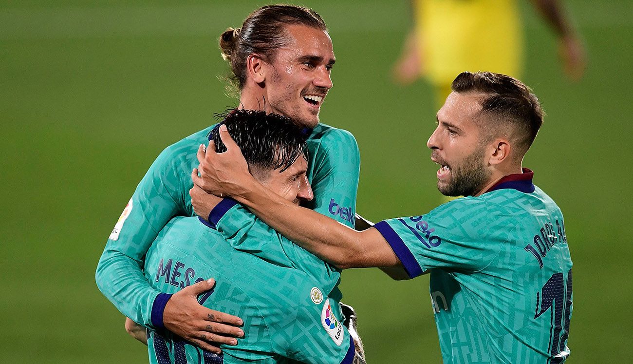 Griezamnn Celebrates a goal with Messi and Jordi Alba
