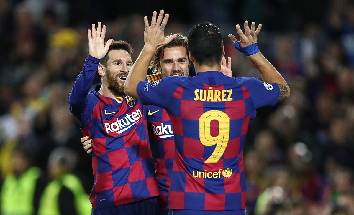 Leo Messi, Antoine Griezmann and Luis Suárez, celebrating a goal with the Barça