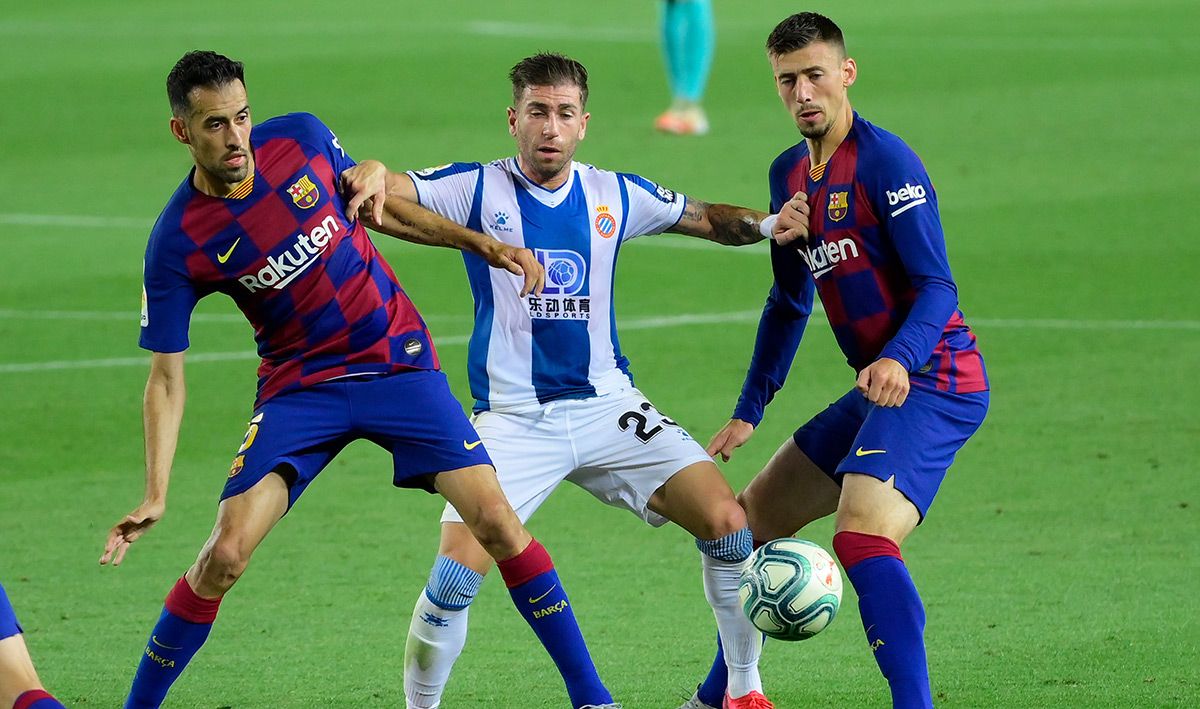 Sergio Busquets y Clément Lenglet, defendiendo contra el RCD Espanyol