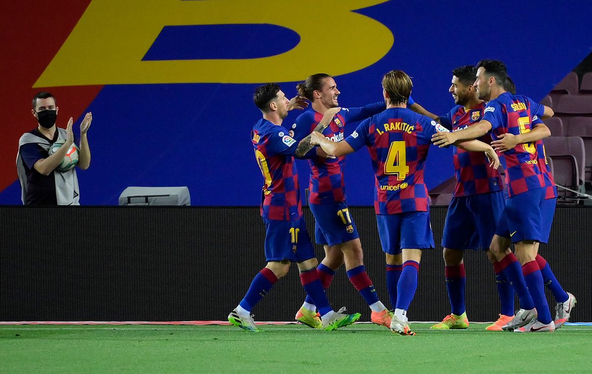 El FC Barcelona, celebrando el gol de Luis Suárez al Espanyol