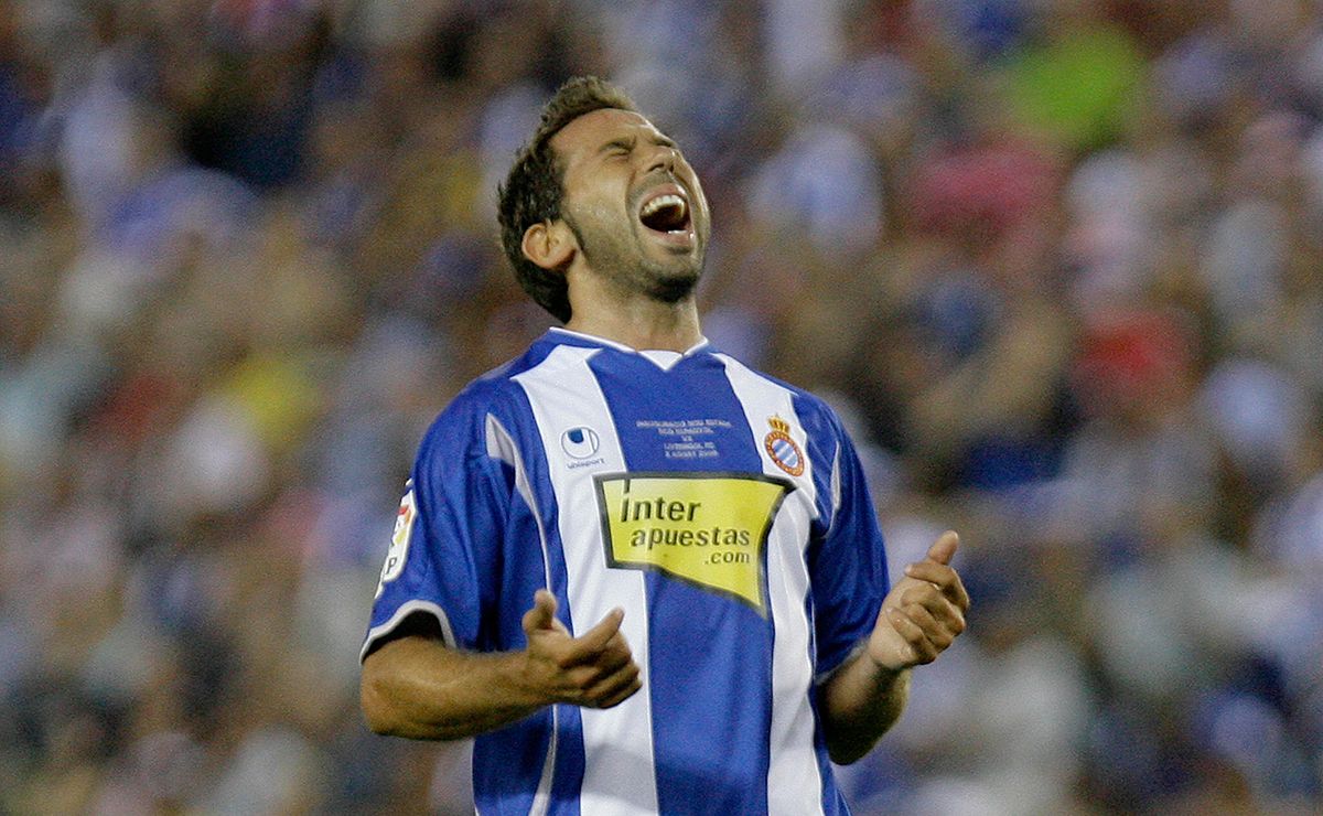 Raúl Tamudo, in a match with the RCD Espanyol