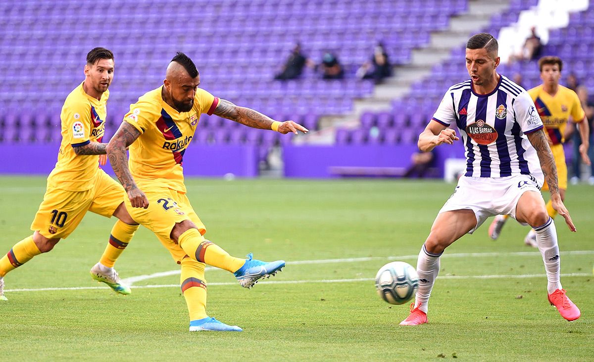 Arturo Vidal, marcando un gol al Real Valladolid