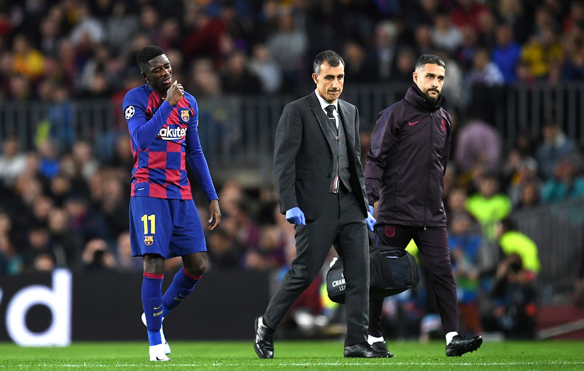 Ousmane Dembélé, marchándose lesionado del Camp Nou