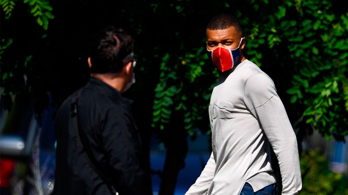 Kylian Mbappé before a training session of PSG