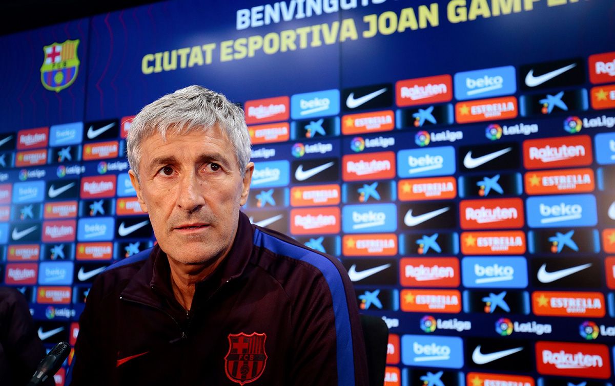 Quique Setién, durante una rueda de prensa con el FC Barcelona