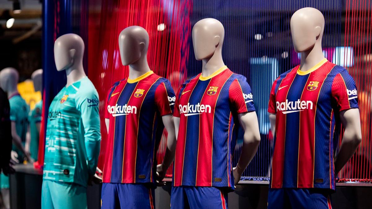 The 2020-21 kit in the Barça Store of Camp Nou | FCB