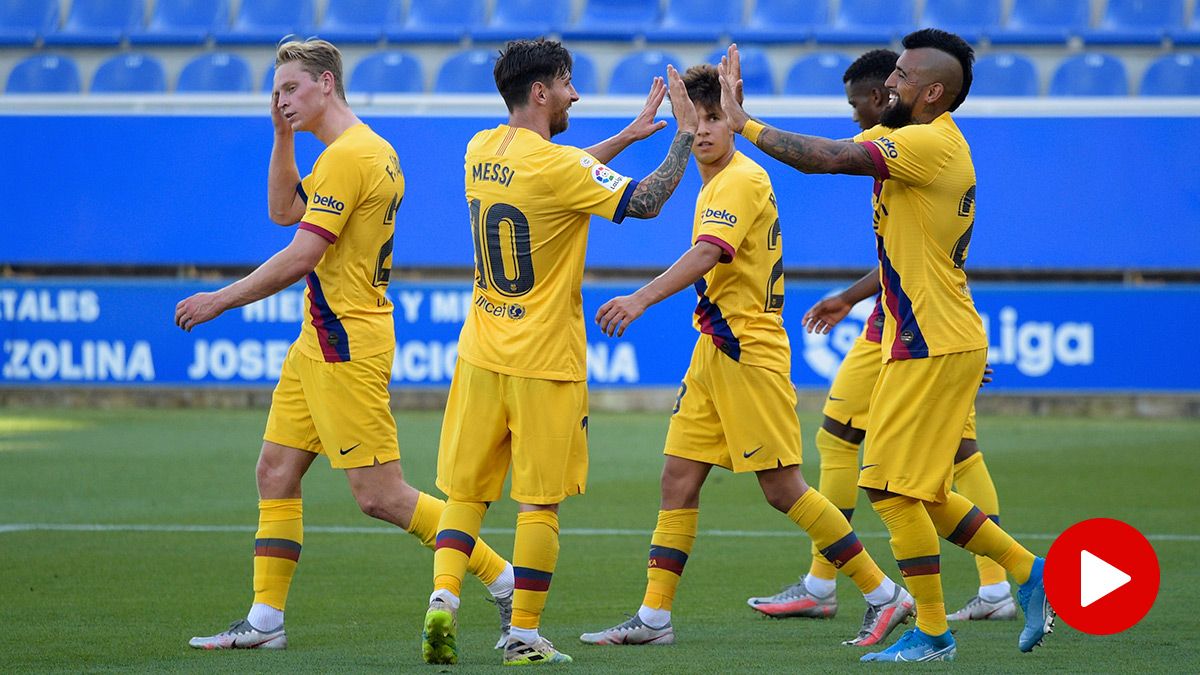 El FC Barcelona, celebrando uno de los goles contra el Alavés