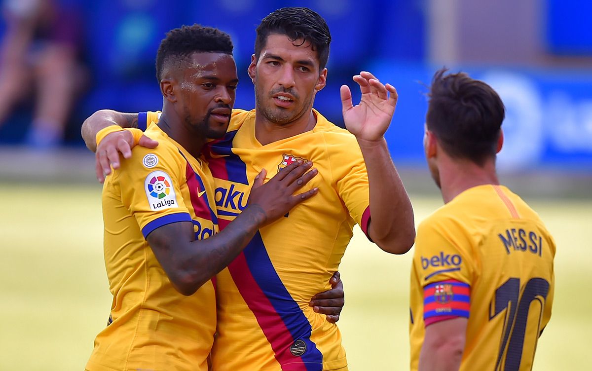 Semedo, celebrating the goal against the Alavés with Suárez and Messi