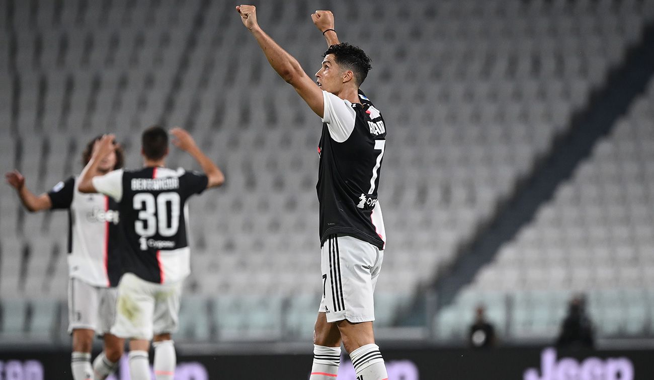 Cristiano Ronaldo celebrates the victory with the Juve