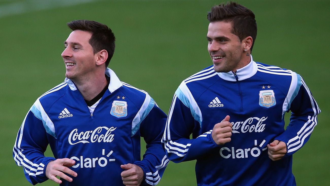 Fernando Gago and Leo Messi in a training of Argentina