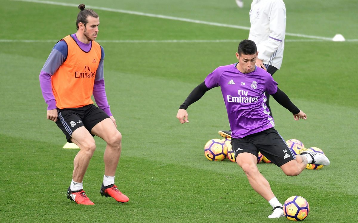 Gareth Bale y James Rodríguez, durante un entrenamiento en el Real Madrid