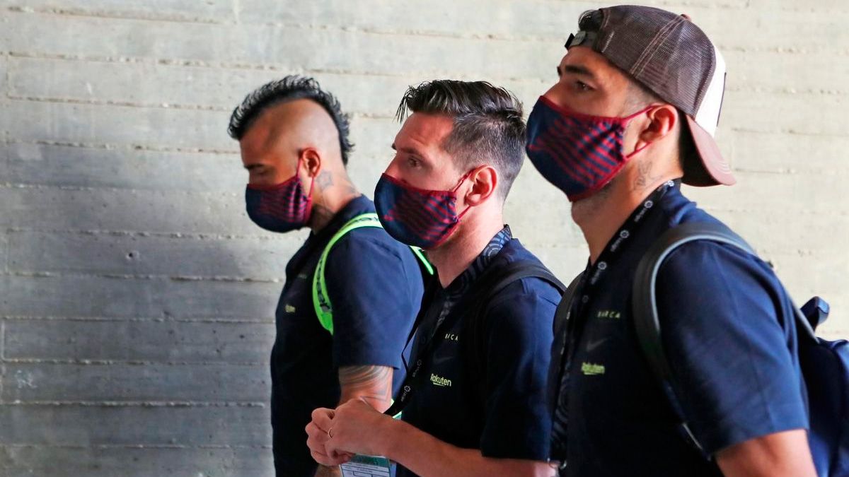 Arturo Vidal, Leo Messi and Luis Suárez before a match of Barça in LaLiga | FCB