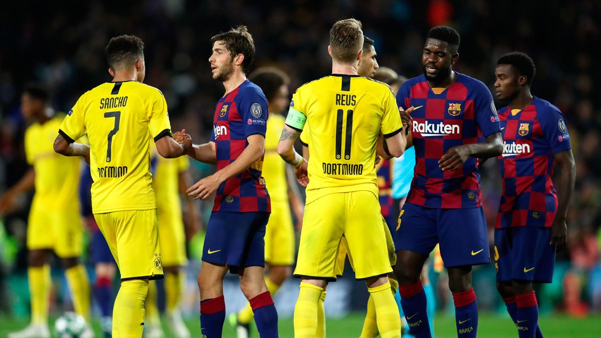 The players of Barça and Borussia Dortmund after a Champions League match at the Camp Nou