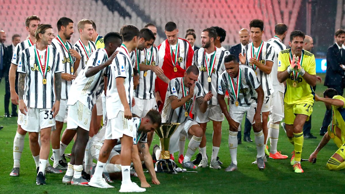 Miralem Pjanic celebrates the title of the Serie A 2019-20 with Juventus