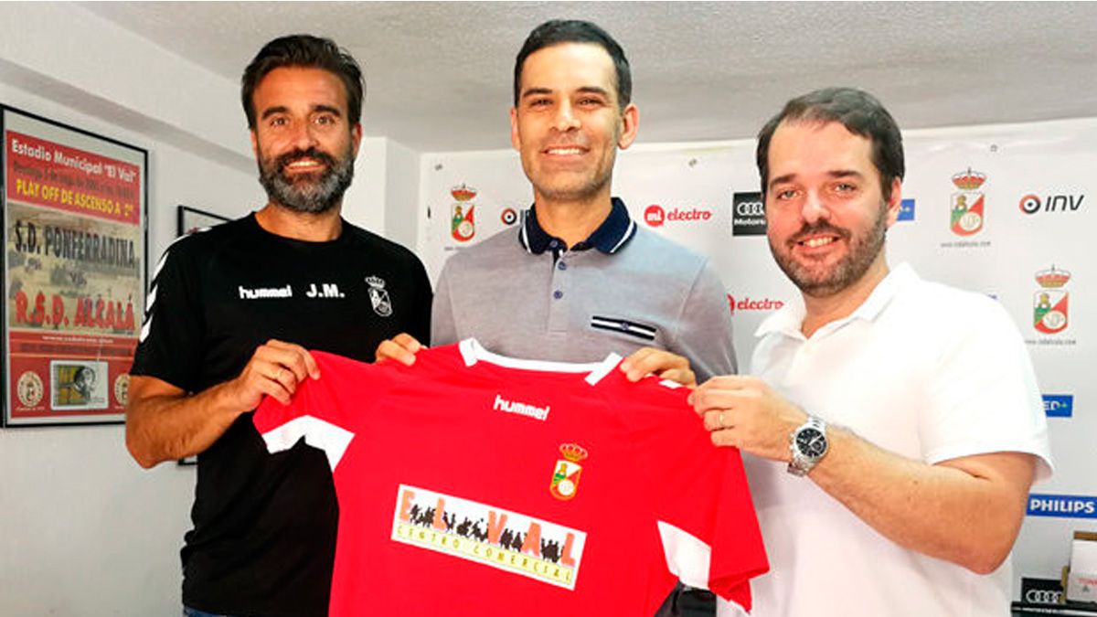 Rafa Márquez en su presentación oficial con el Alcalá | RSD Alcalá