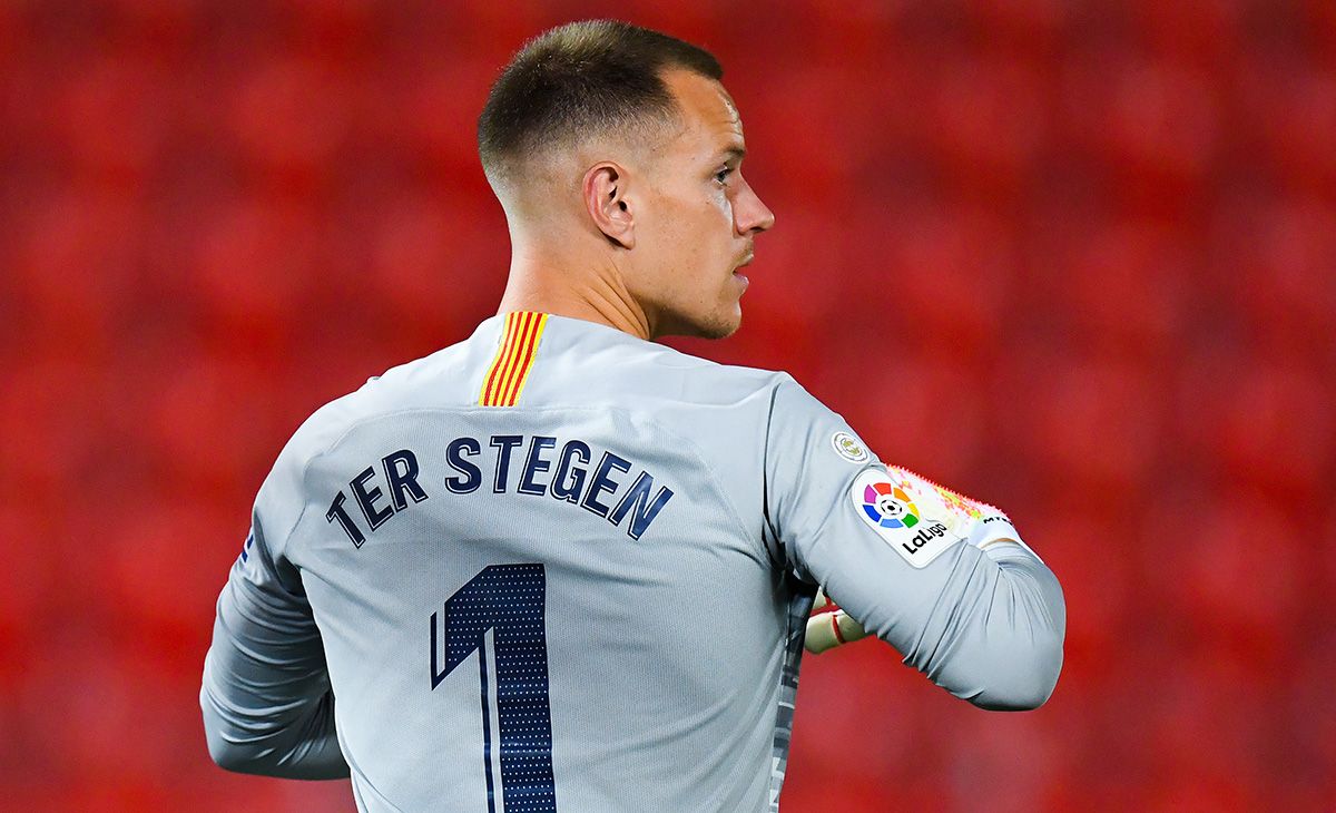 Marc-André ter Stegen, after catching a ball in a match