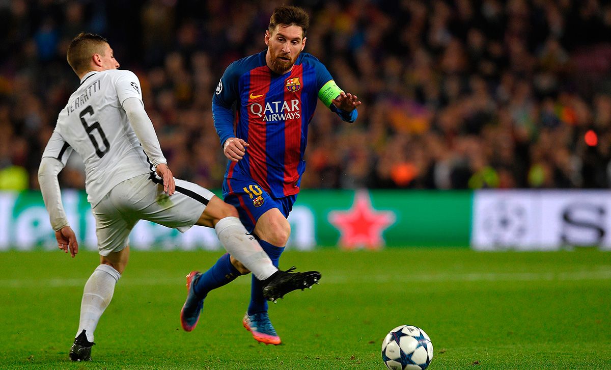 Marco Verratti, intentando arrebatar un balón a Leo Messi