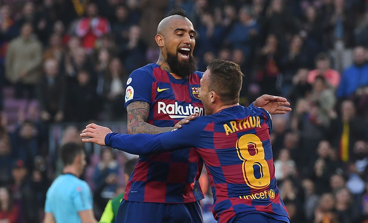 Arturo Vidal, celebrating a goal with Arthur Melo