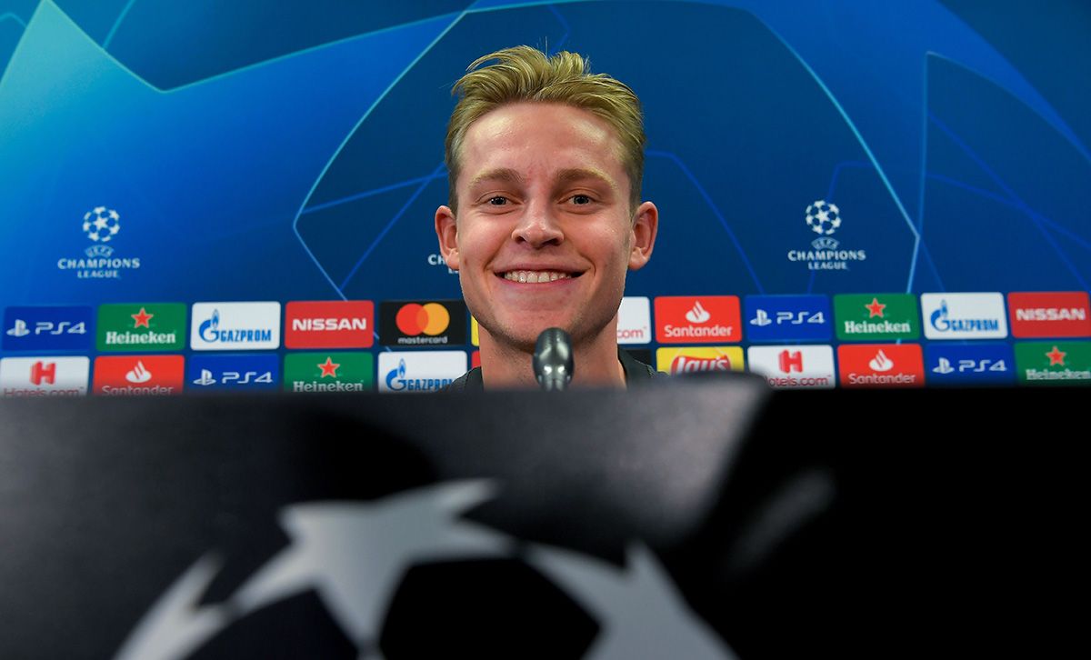 Frenkie de Jong, en rueda de prensa con el FC Barcelona