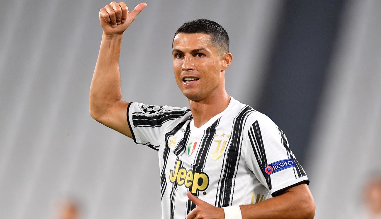 Cristiano Ronaldo gives his approval with a gesture
