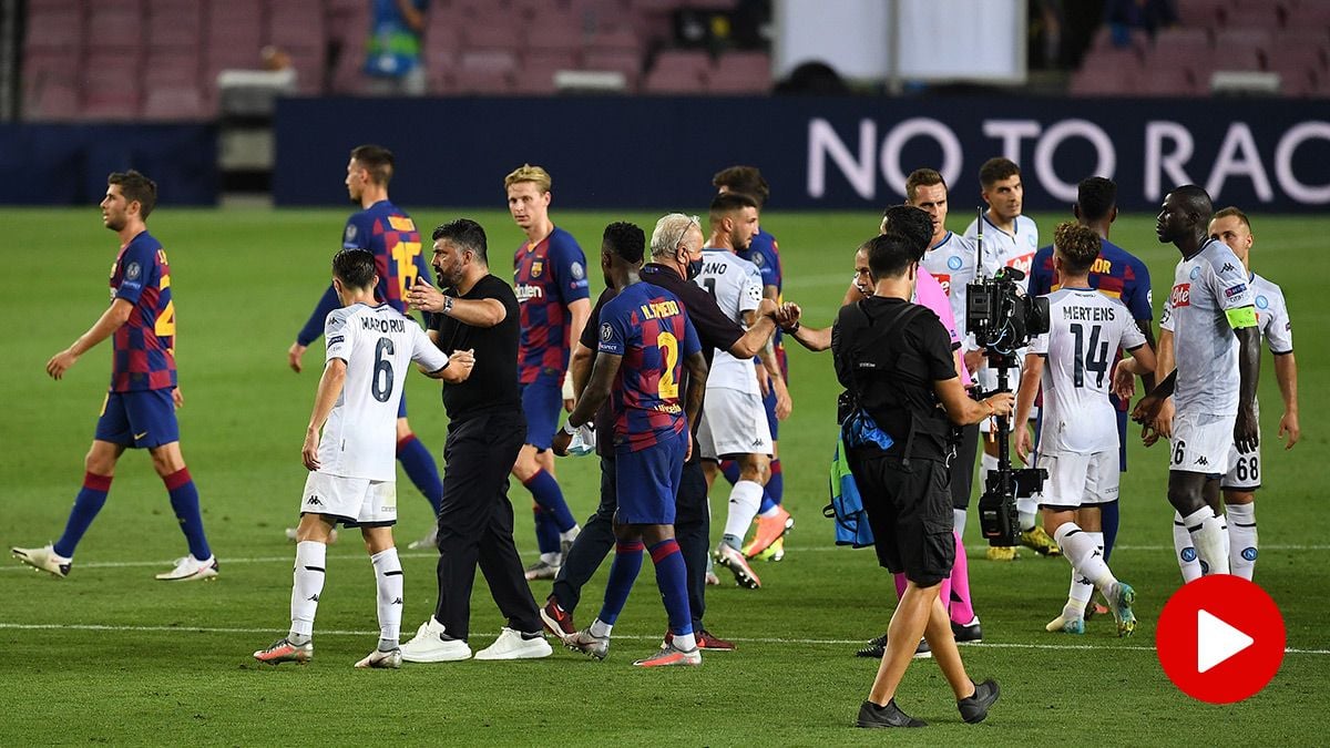 Los jugadores de FC Barcelona y Napoli, tras el partido en el Camp Nou