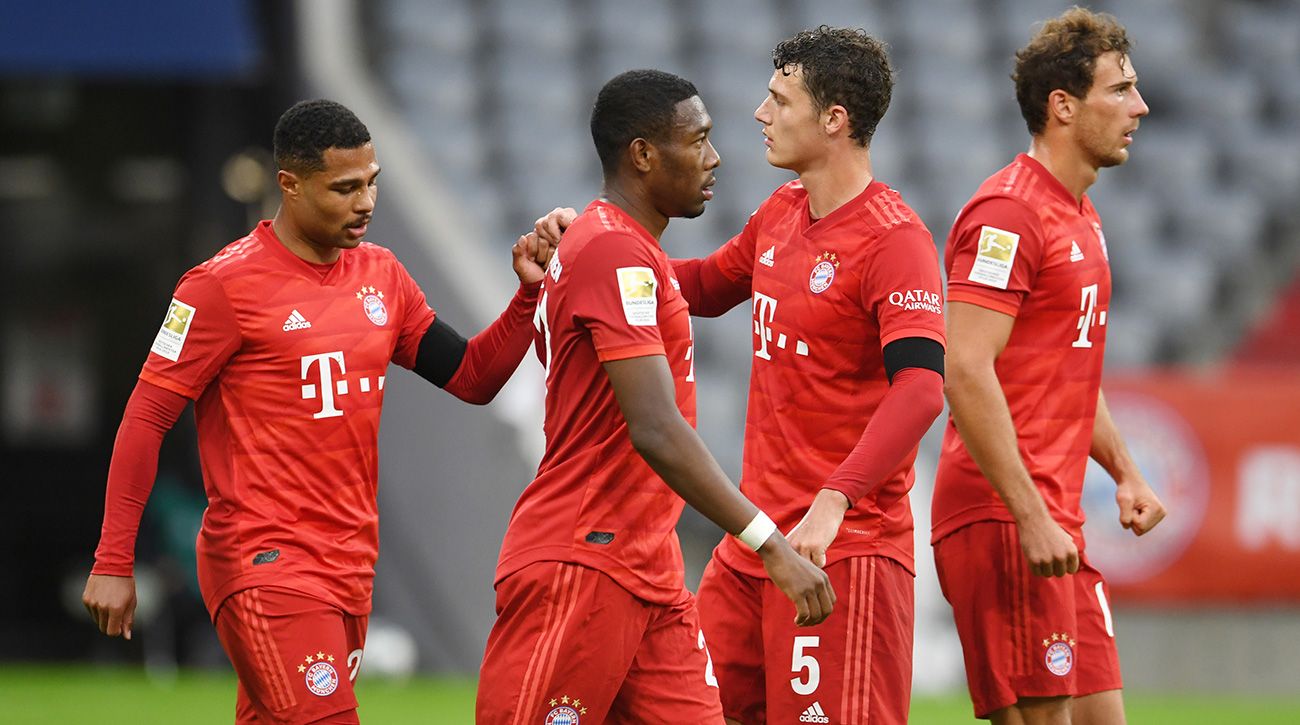 Several players of the Bayern celebrate a goal