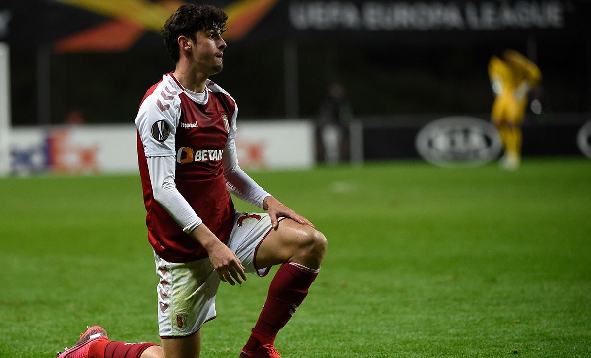 Francisco Trincao, kneeled during a match with the Sporting of Braga
