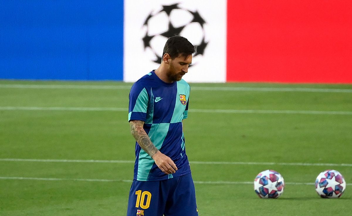 Leo Messi, calentando antes del partido contra el Nápoles