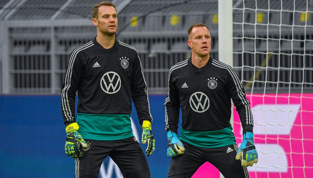 Manuel Neuer and Ter Stegen in a training of Germany