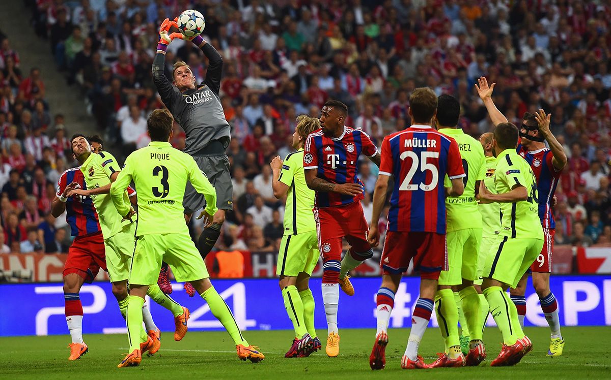 Marc-André ter Stegen, saving a ball against the Bayern Munich