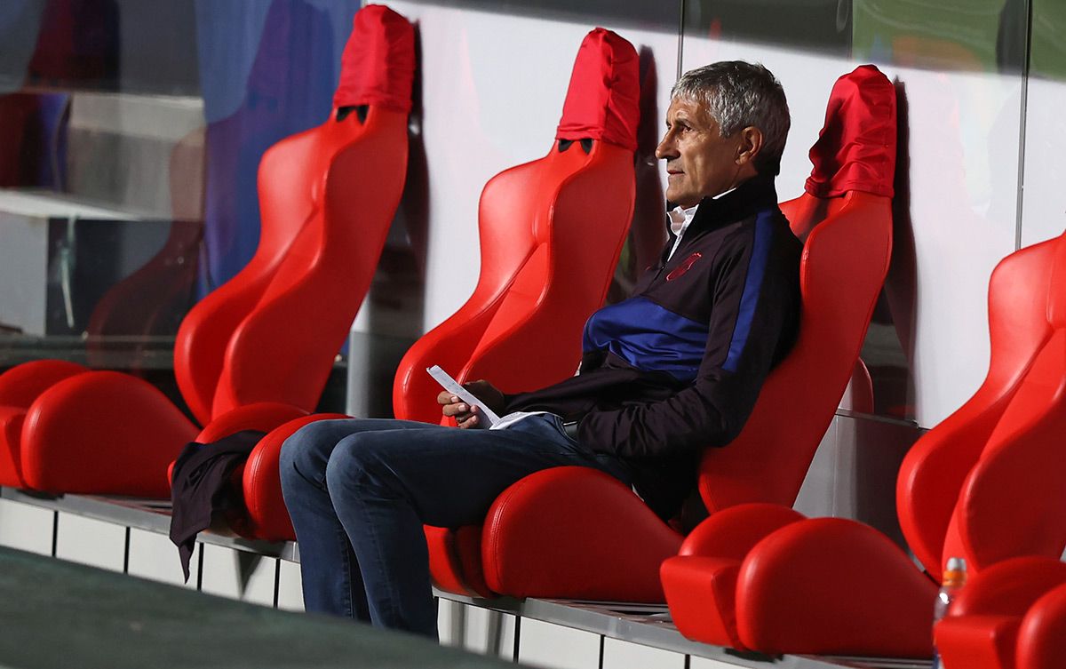 Quique Setién, en el banquillo de Lisboa durante el Barça-Bayern