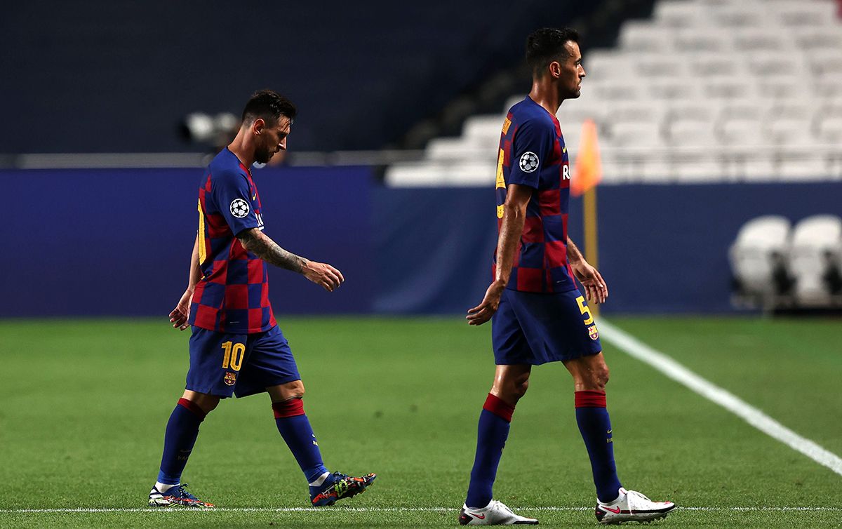 Leo Messi y Sergio Busquets no habladon. Piqué y De Jong, sí