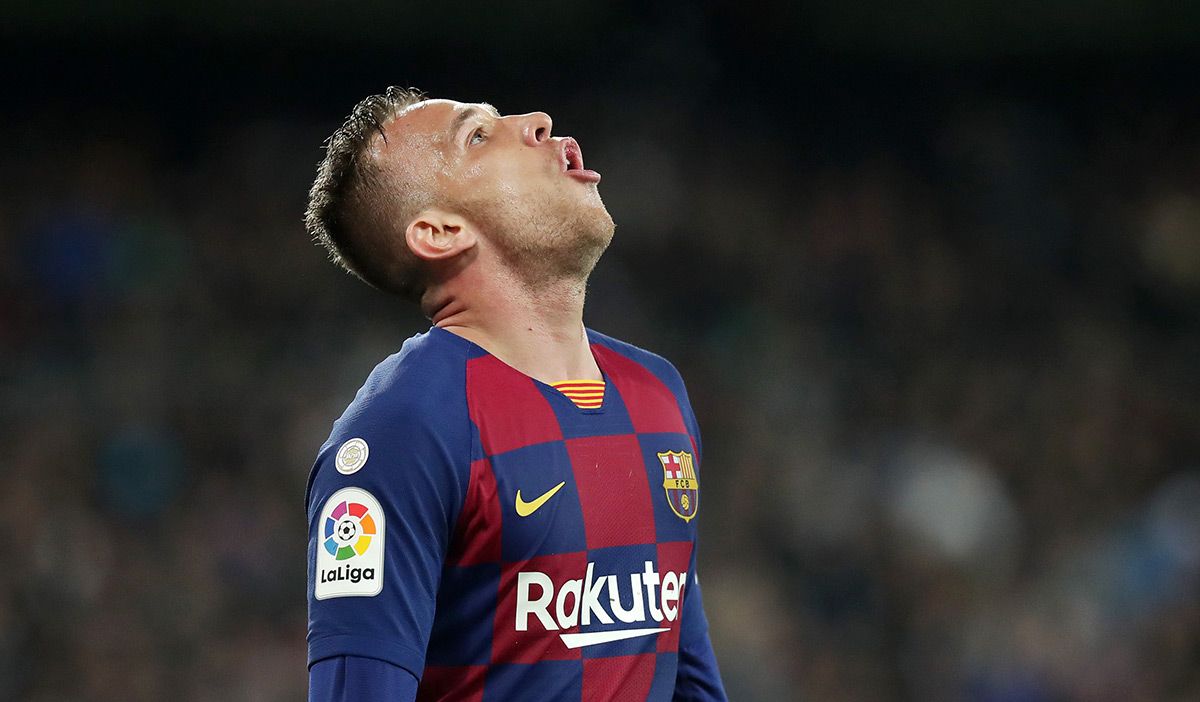 Arthur Melo, sighing in a match with the T-shirt of the Barça
