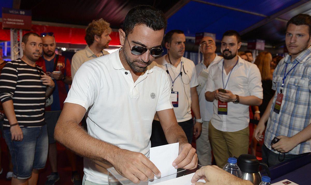 Xavi Hernández, votando en las últimas elecciones del FC Barcelona