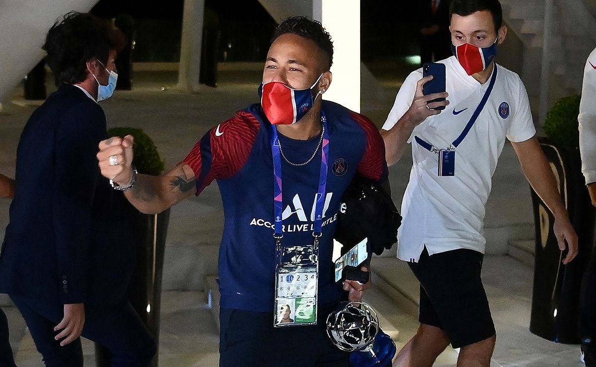 Neymar Jr, with mask after a match of the PSG
