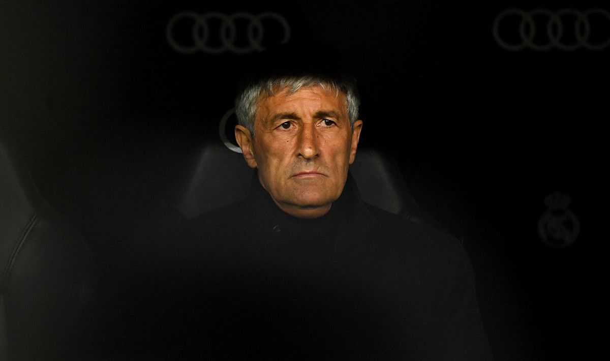 Quique Setién, between the shadows in the bench of the FC Barcelona