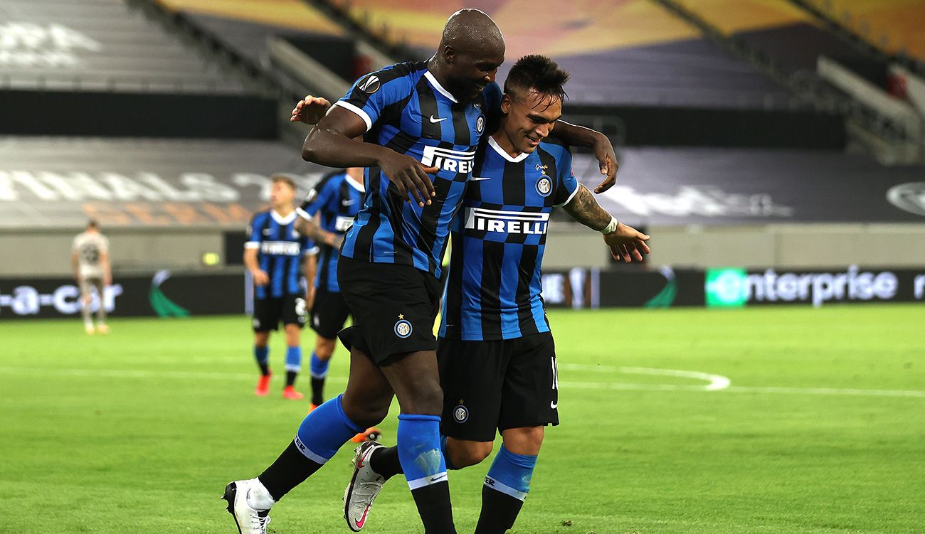 Lukaku And Lautaro celebrate one of the goals of the Inter in the 'semis'