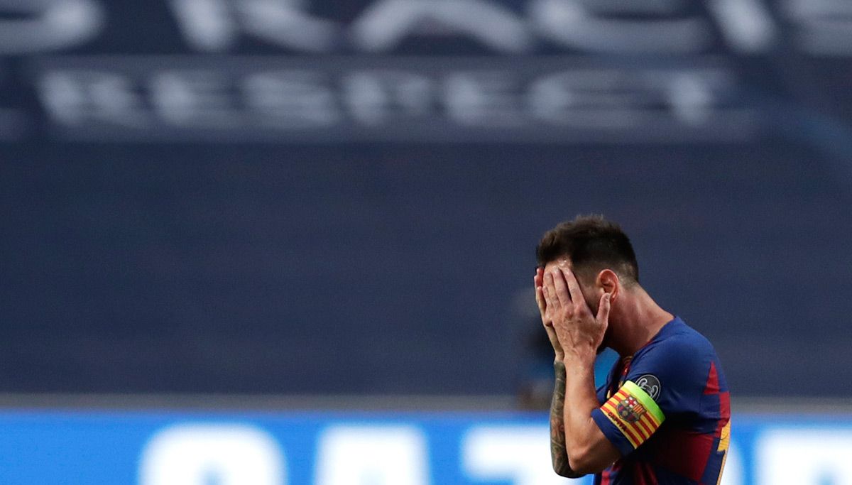 Leo Messi, llevándose las manos a la cabeza en Lisboa