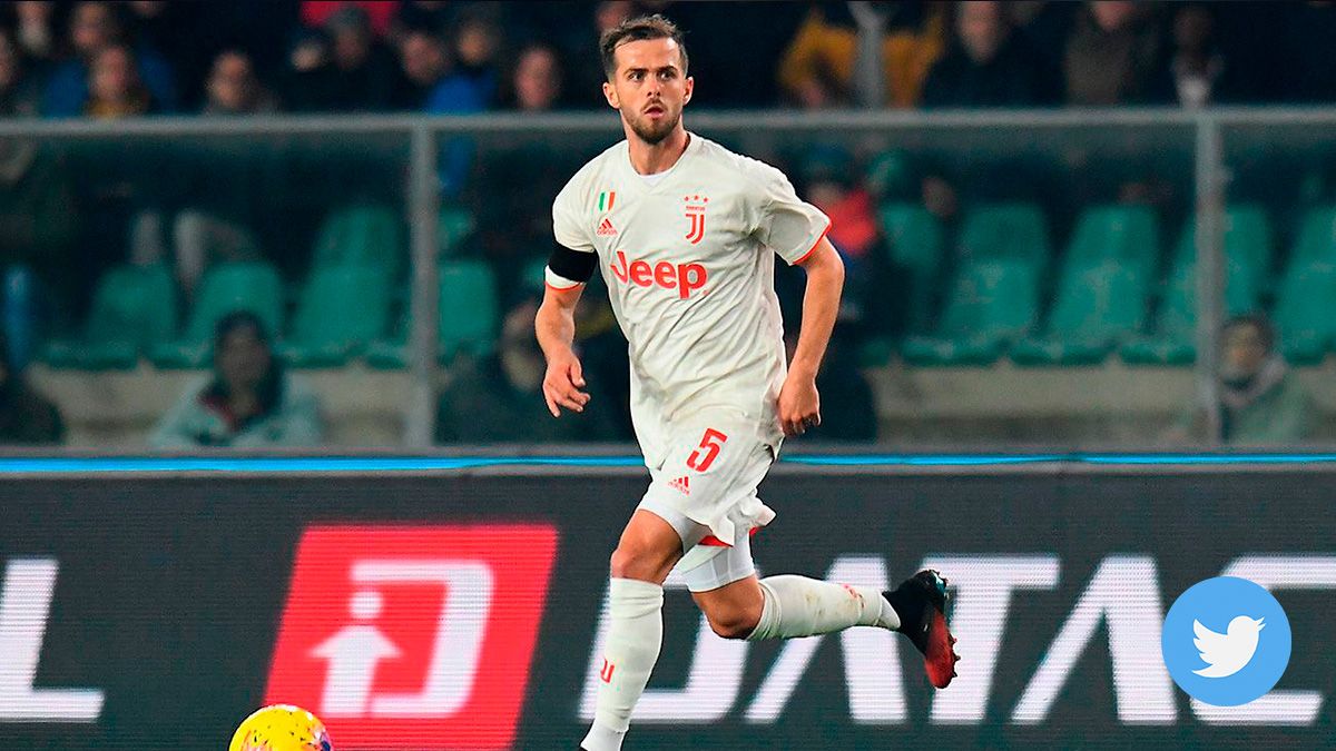 Pjanic en un partido con la Juve en la Serie A