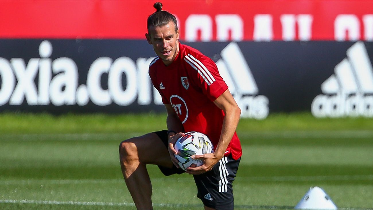 Gareth Bale en un entrenamiento con Gales