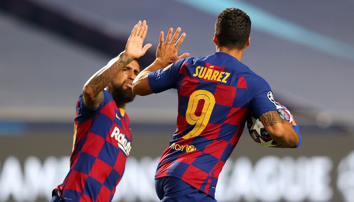 Arturo Vidal and Luis Suárez, celebrating a goal with the Barça