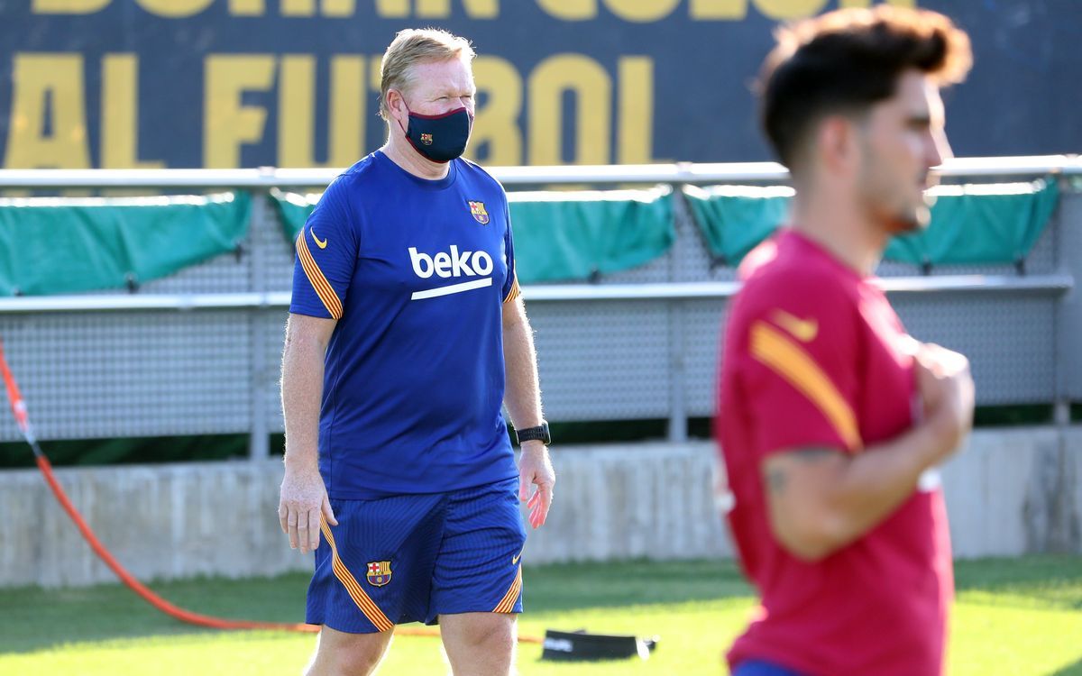 Ronald Koeman, durante un entrenamiento del FC Barcelona