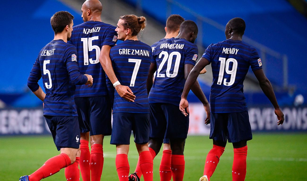 Griezmann, Lenglet, Mendy and other players of France celebrate a goal