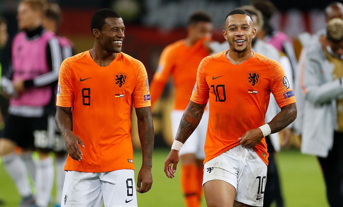 Wijnaldum And Depay leave  after a party of Holland