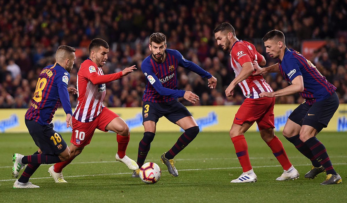 Gerard Piqué, Lenglet and Jordi Alba, against the Atlético of Madrid