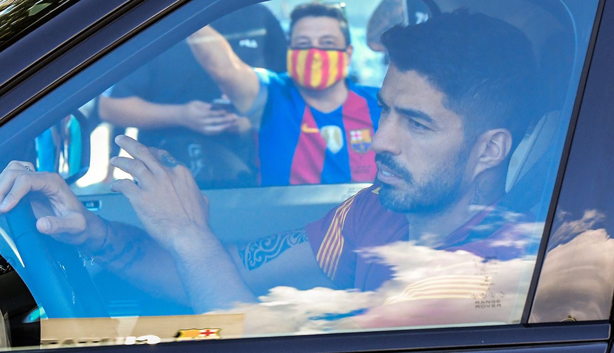 Luis Suárez, llegando en coche a la previa de un partido del Barça
