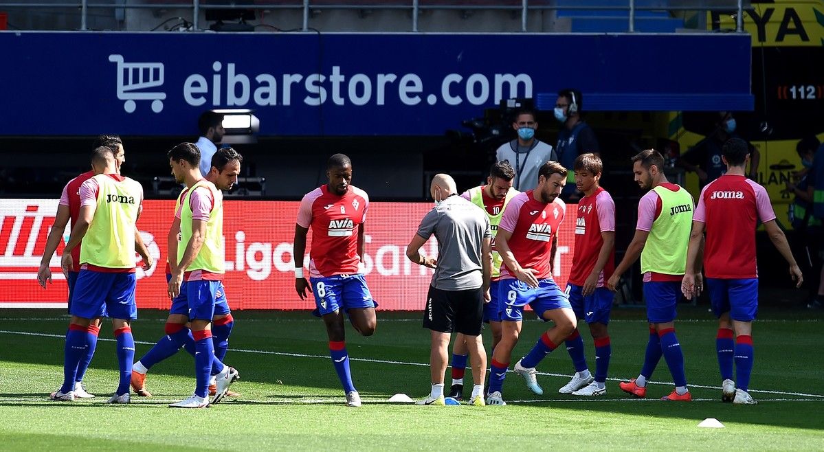 Calentamiento del Eibar antes de empezar el primer partido de LaLiga 2020 2021