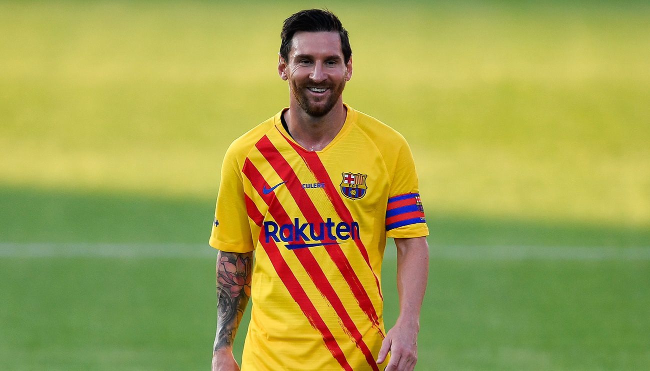 Leo Messi sonríe durante el Barça-Nàstic