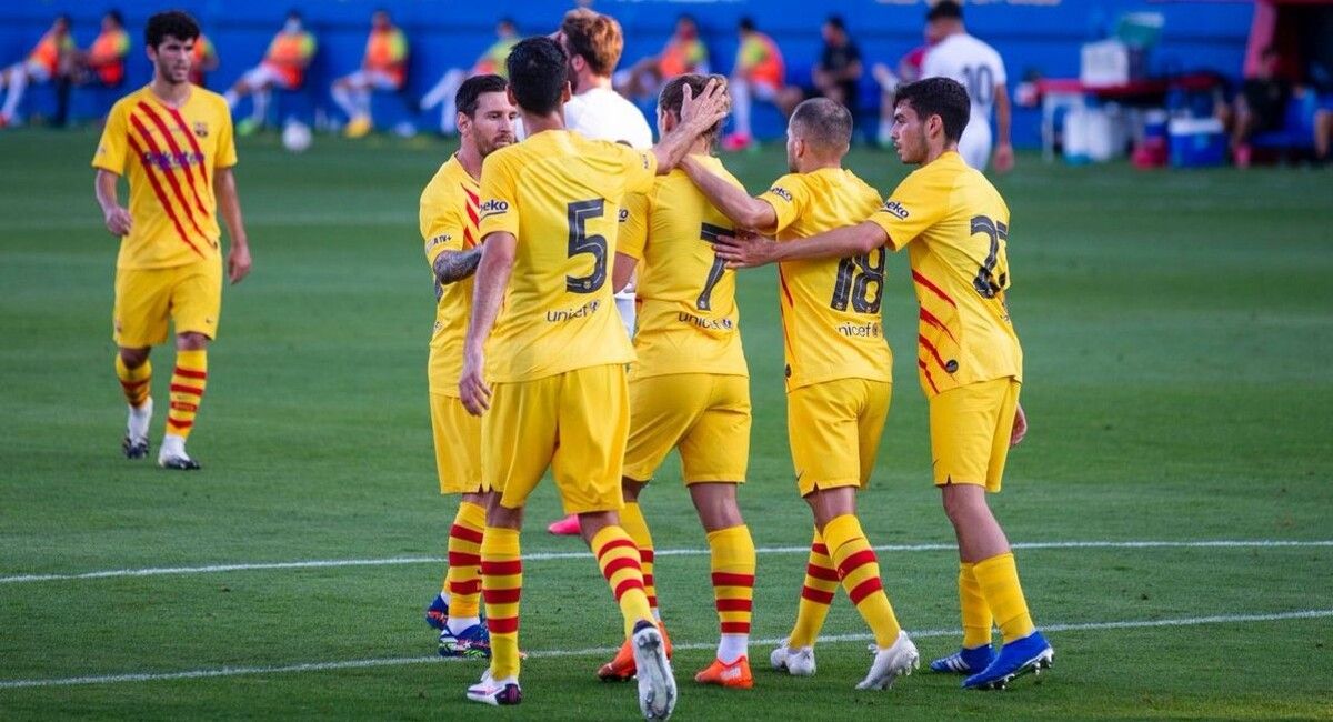 Barça players celebrating a goal against Nástic